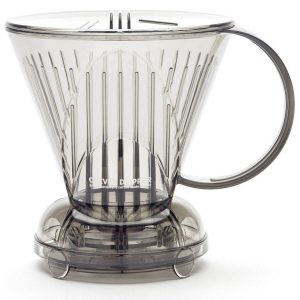 دم افزار کلور Clever Dripper شفاف با سوپاپ قطع‌کننده جریان آب و فیلتر کاغذی روی سرور قهوه