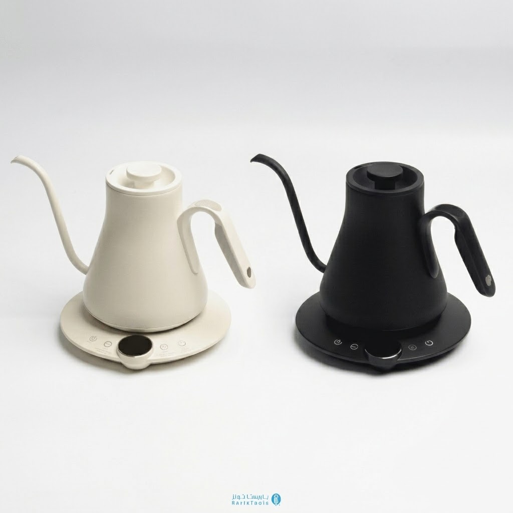 کتری برقی گردنغاز Cocinare مدل B9 سفید رنگ ۹۰۰ میلیلیتری با پایه نمایشگر دیجیتال لمسی روی پیشخوان بار قهوه تخصصی